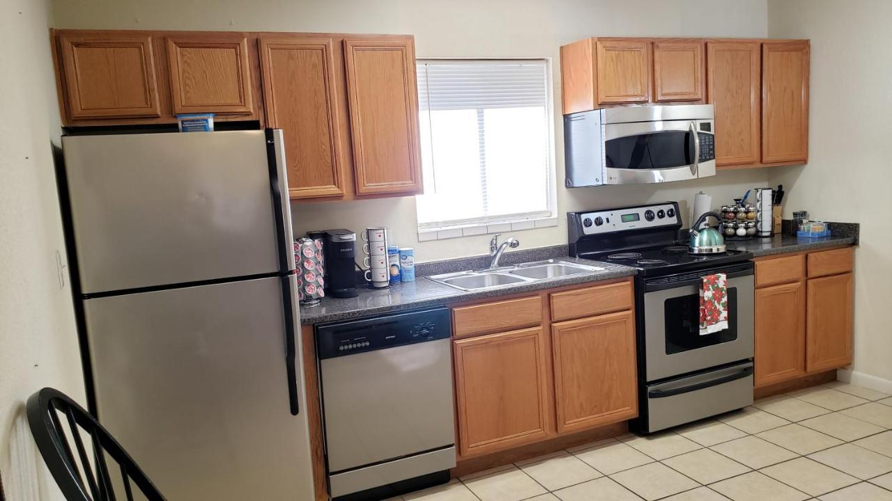 Prime Location For Uf Visitors 2Br Condo With Pool And Fast Wi-Fi ゲインズビル エクステリア 写真